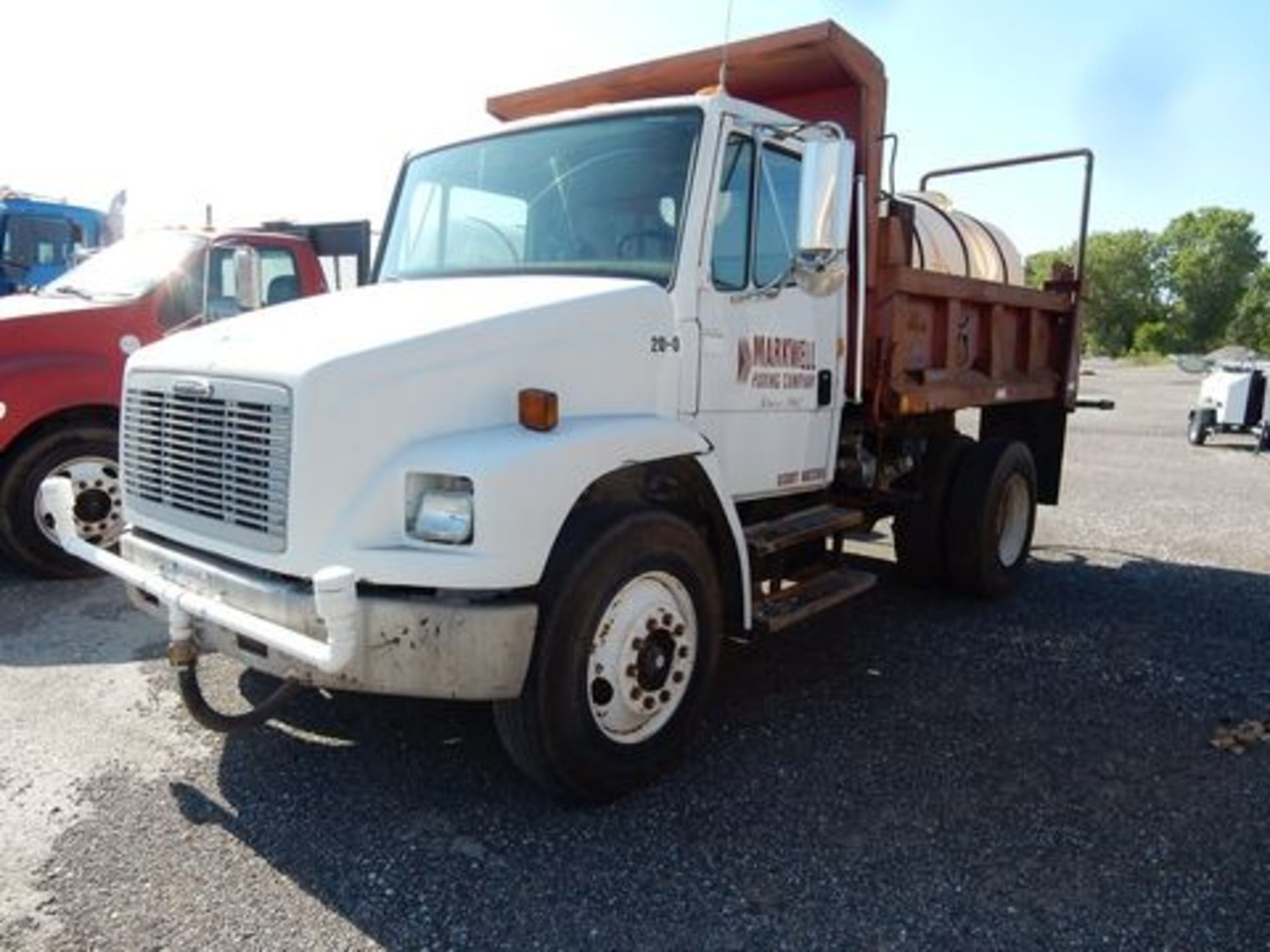 1996 FREIGHTLINER DUMP TRUCK, M# FL70, VIN# 1FV6HJAA0TL688976, 200,902 MILES - Image 2 of 4