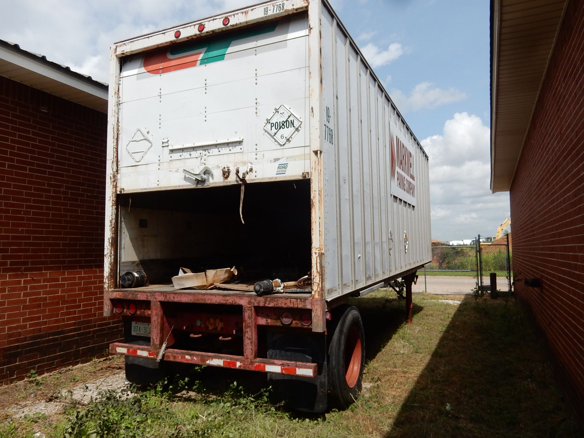 SOLD BY PHOTO - 1994 ROAD SYSTEMS DRY VAN TRAILER