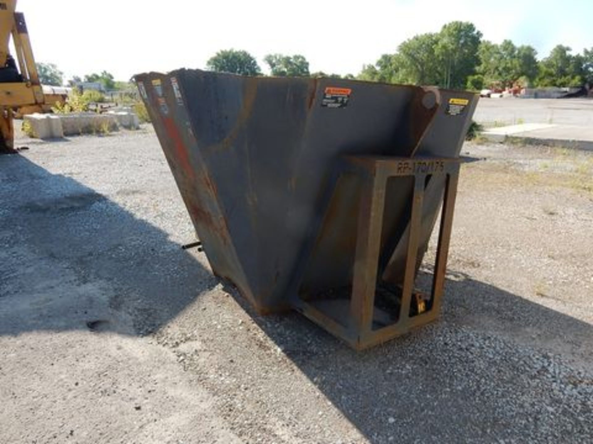 ROADTEC OPEN BOTTOM HOPPER, M# RP-170/175, APPROX. 6' X 86"