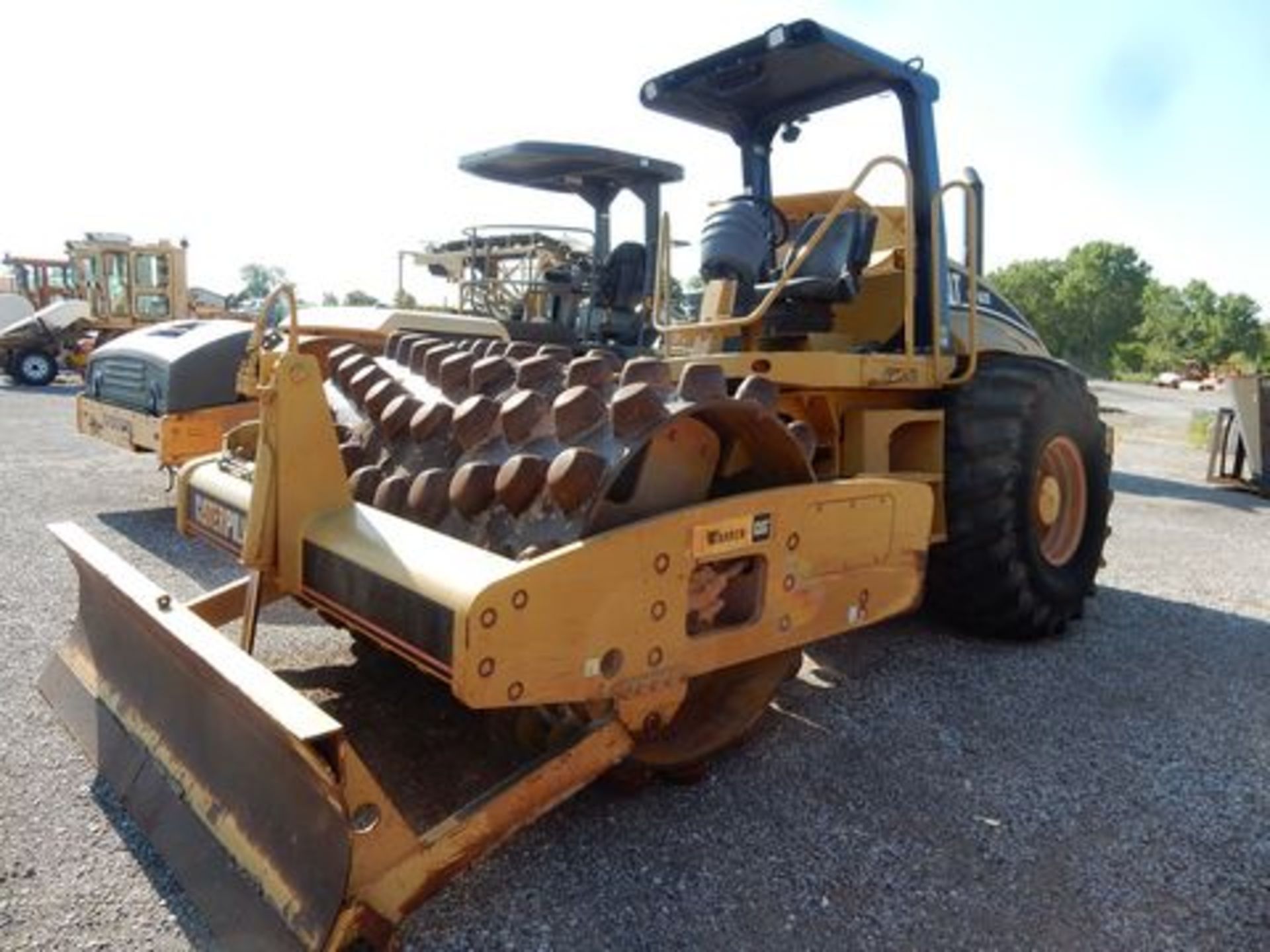 CATERPILLAR VIBRATORY PADFOOT ROLLER COMPACTOR, M# CP-563E, S/N CATCP563LCNT01471, 2007