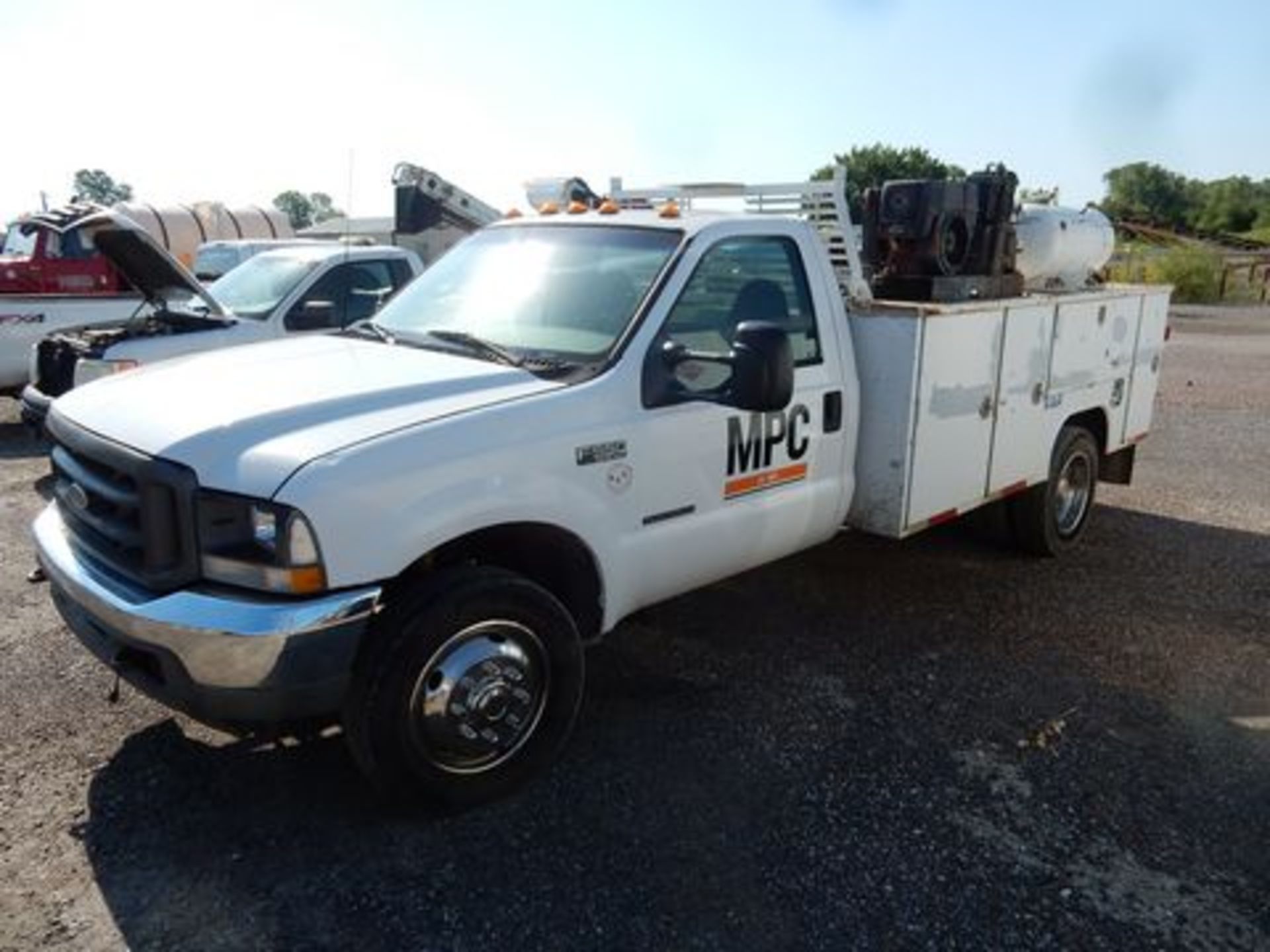 2002 FORD, M# F550XL SERVICE TRUCK, VIN# N/A - Image 2 of 4