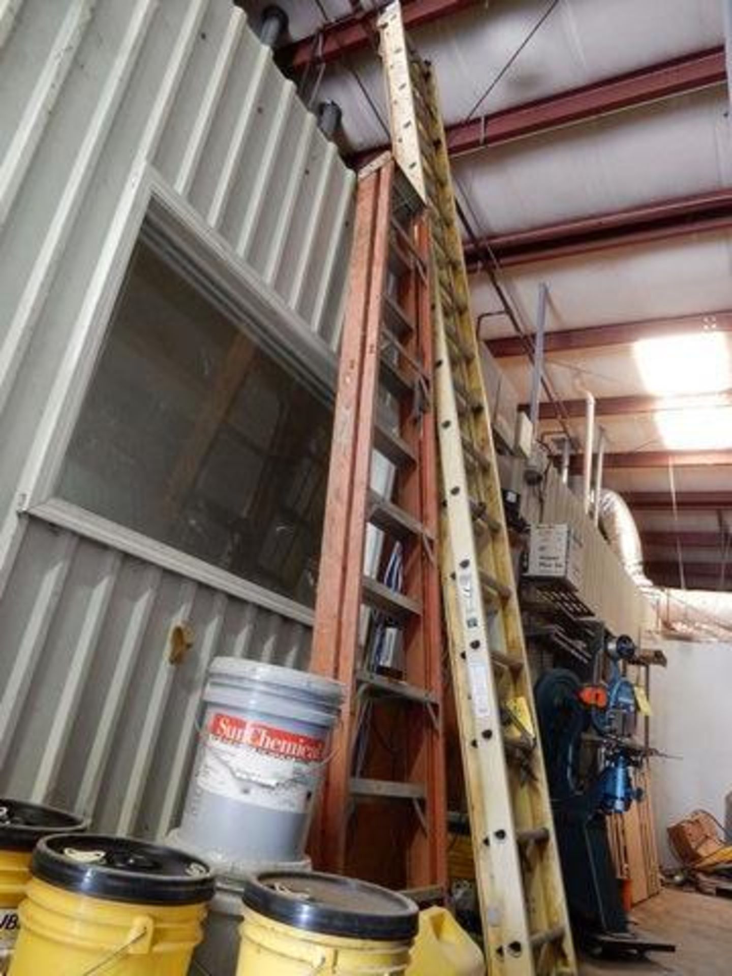 32' FIBERGLASS EXT. LADDER