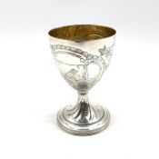 Irish silver pedestal cup engraved with rural scenes H14cm Dublin 1973 Maker Royal Irish Silver Co.