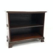 Early 20th century mahogany open bookcase, rectangular moulded top above one adjustable shelf,