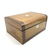 Victorian crossbanded walnut sewing box with lift out tray W30cm Condition Report &