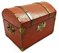 Sewing box in the form of a small dome top trunk,