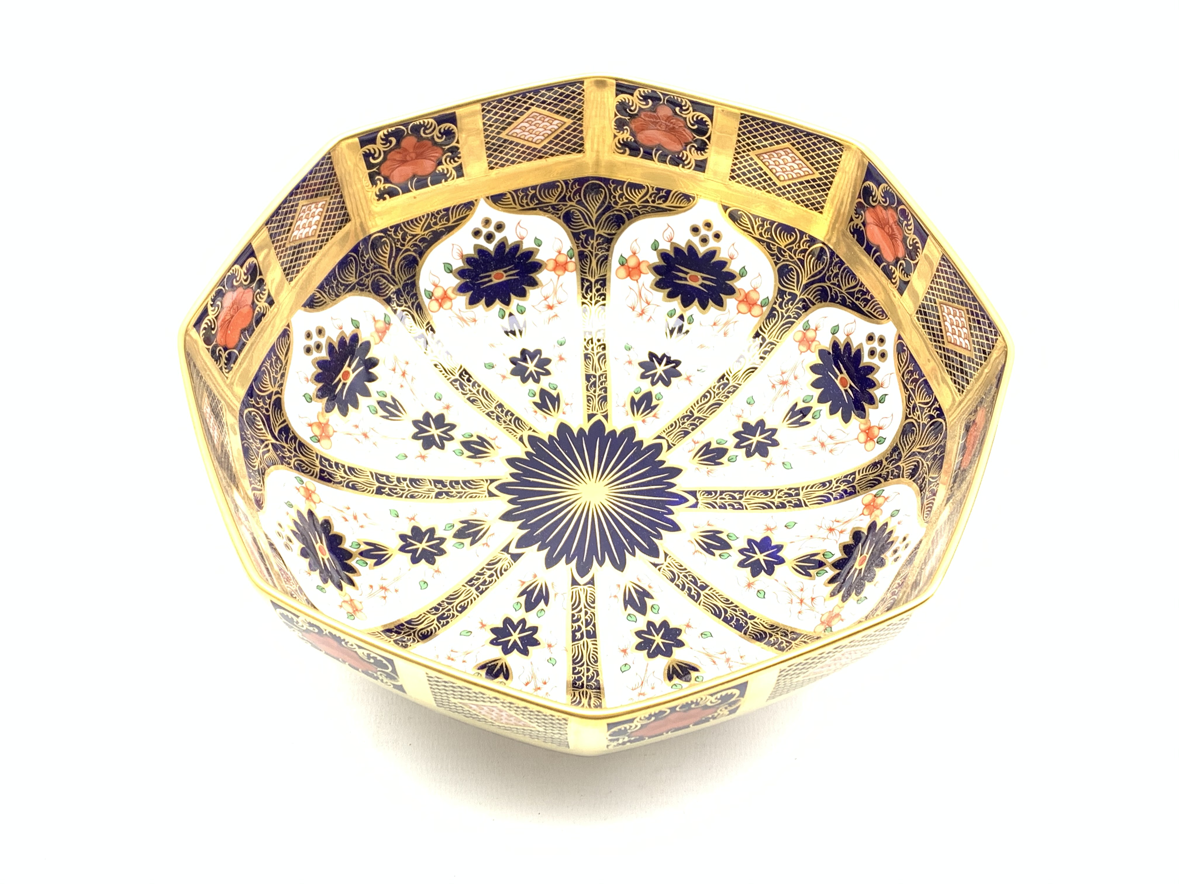 Royal Crown Derby Imari 1128 pattern bowl, diameter 21cm, - Image 2 of 3