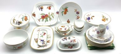 Royal Worcester 'Evesham' pattern tableware including butter dish, avocado bowls, plates,