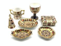 Royal Crown Derby Imari 1128 pattern ceramics comprising three small dishes, lidded trinket box,
