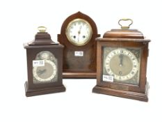 Early 20th century mantel clock, arched mahogany case, with chequered inlay and bur walnut panel,