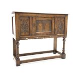 Early 20th century medium oak side cabinet,