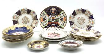 Late Victorian Wedgwood part dessert service of seven plates and two oval dishes decorated with