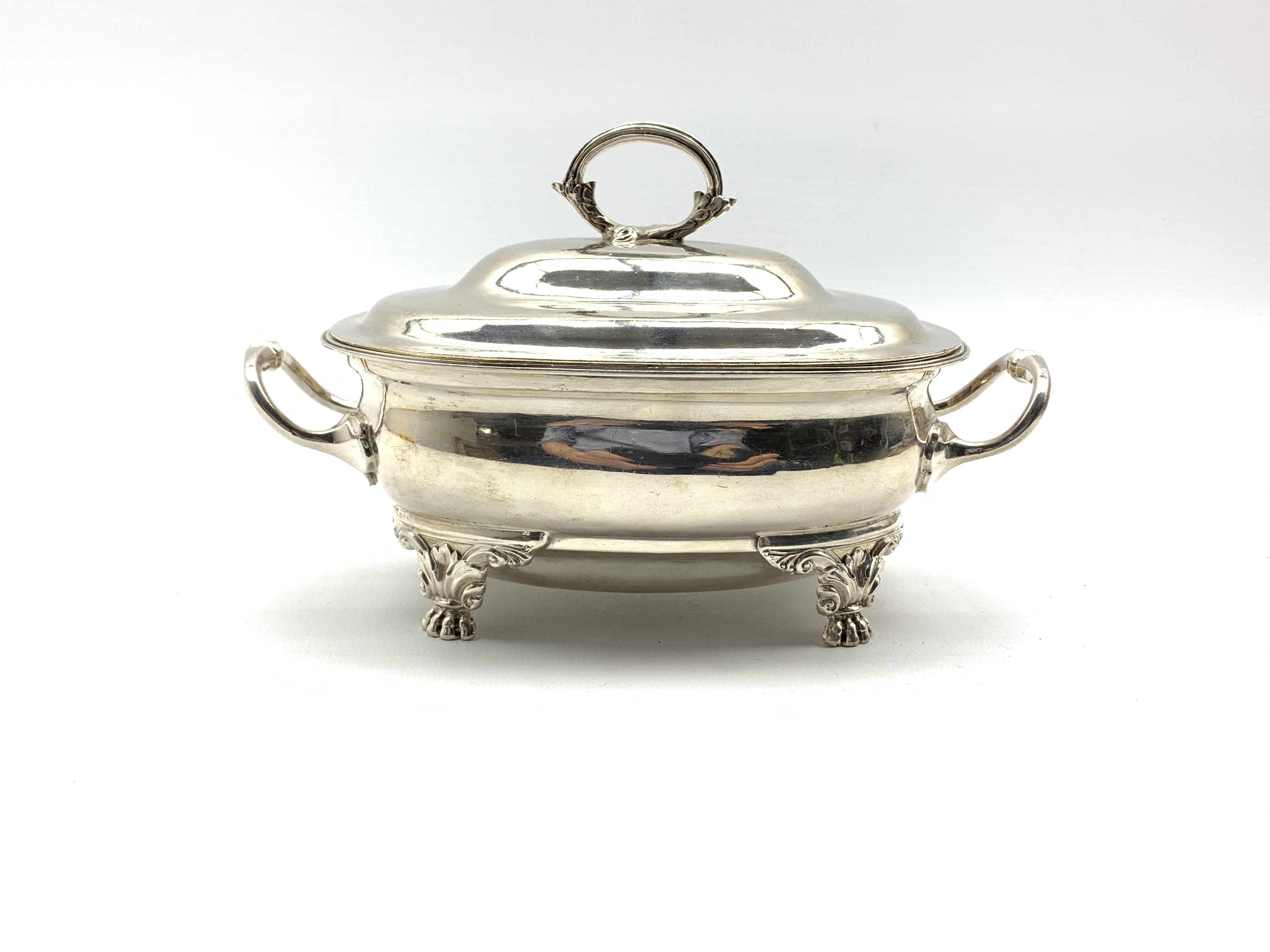 Small silver two handled tureen and cover with loop handle and shaped supports L19cm London 1937 - Bild 2 aus 2