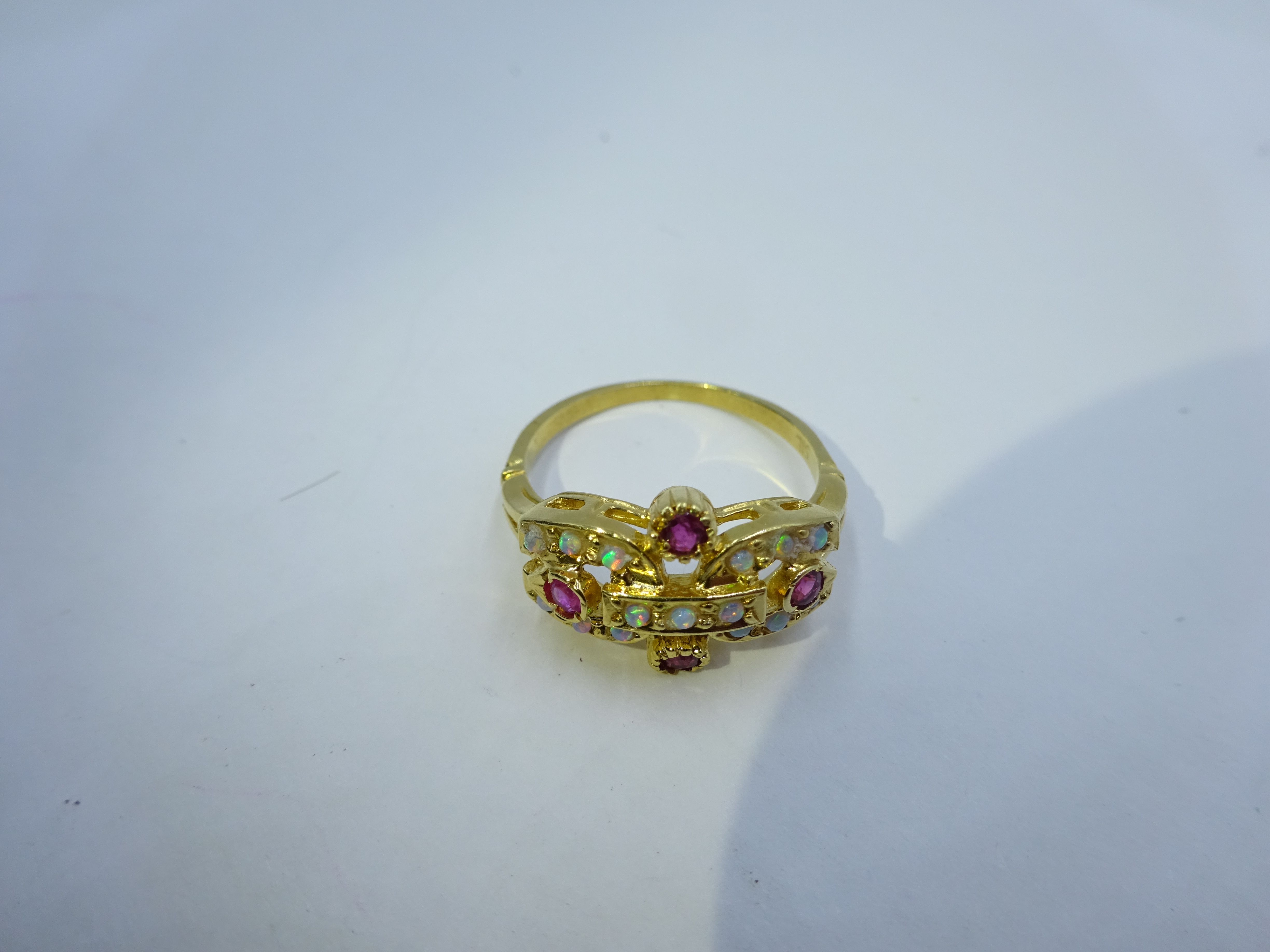 Silver-gilt opal and garnet ring, - Bild 2 aus 3