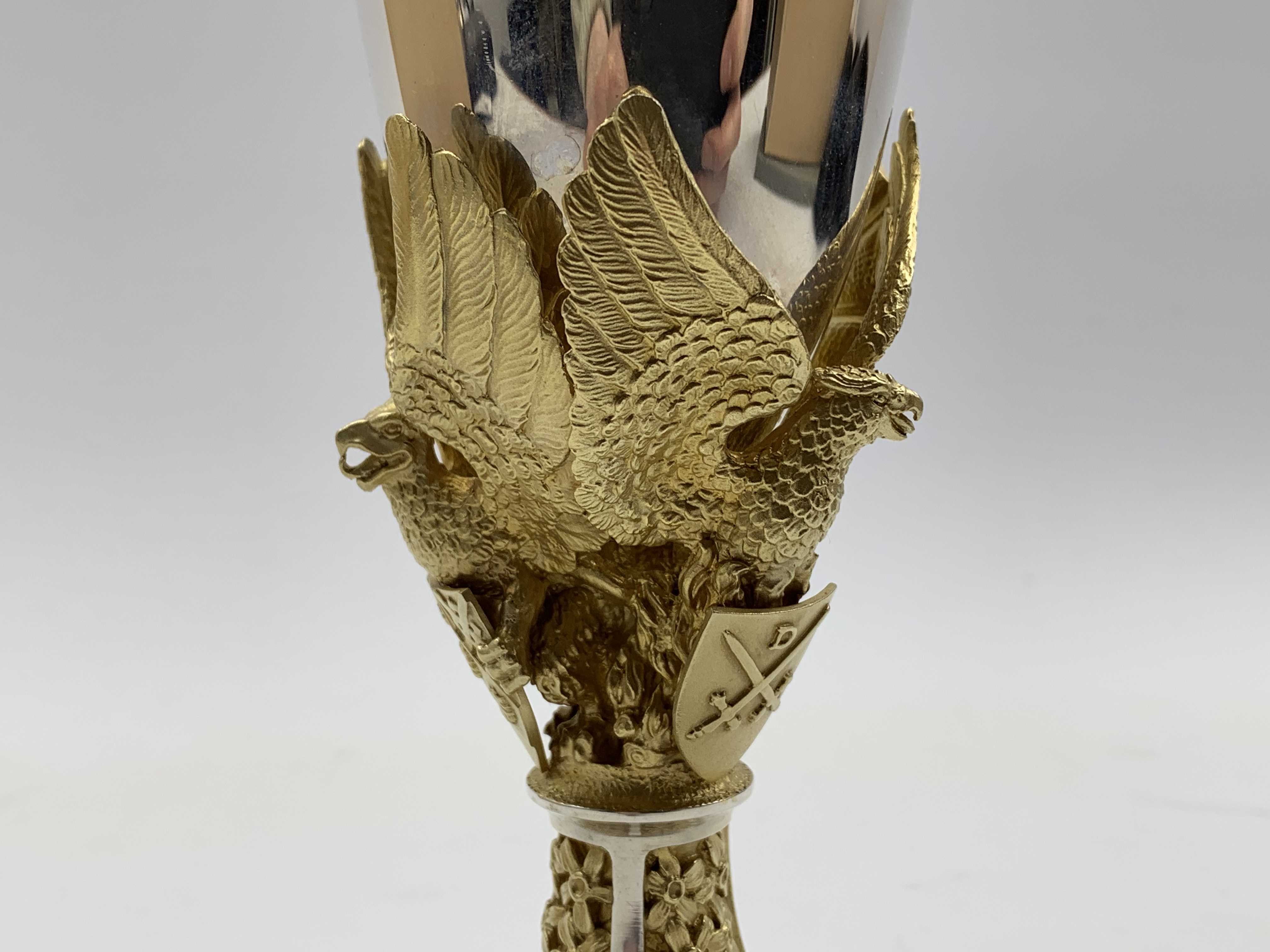 Elizabeth II silver and silver gilt limited edition goblet to commemorate the Royal Wedding in 1981 - Bild 2 aus 3