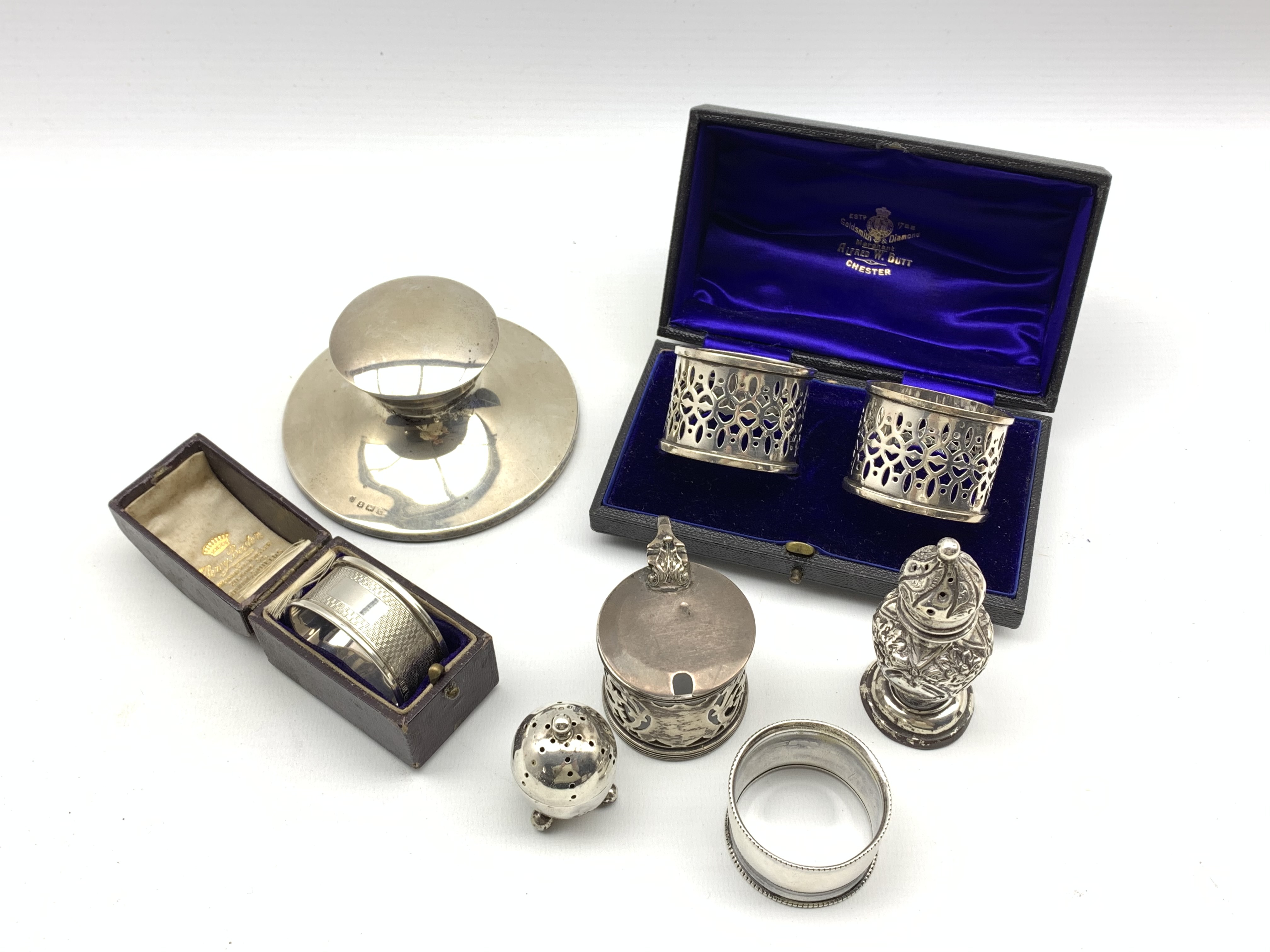 Silver capstan inkwell Birmingham 1918, cased pair of pierced silver serviette rings, two others,