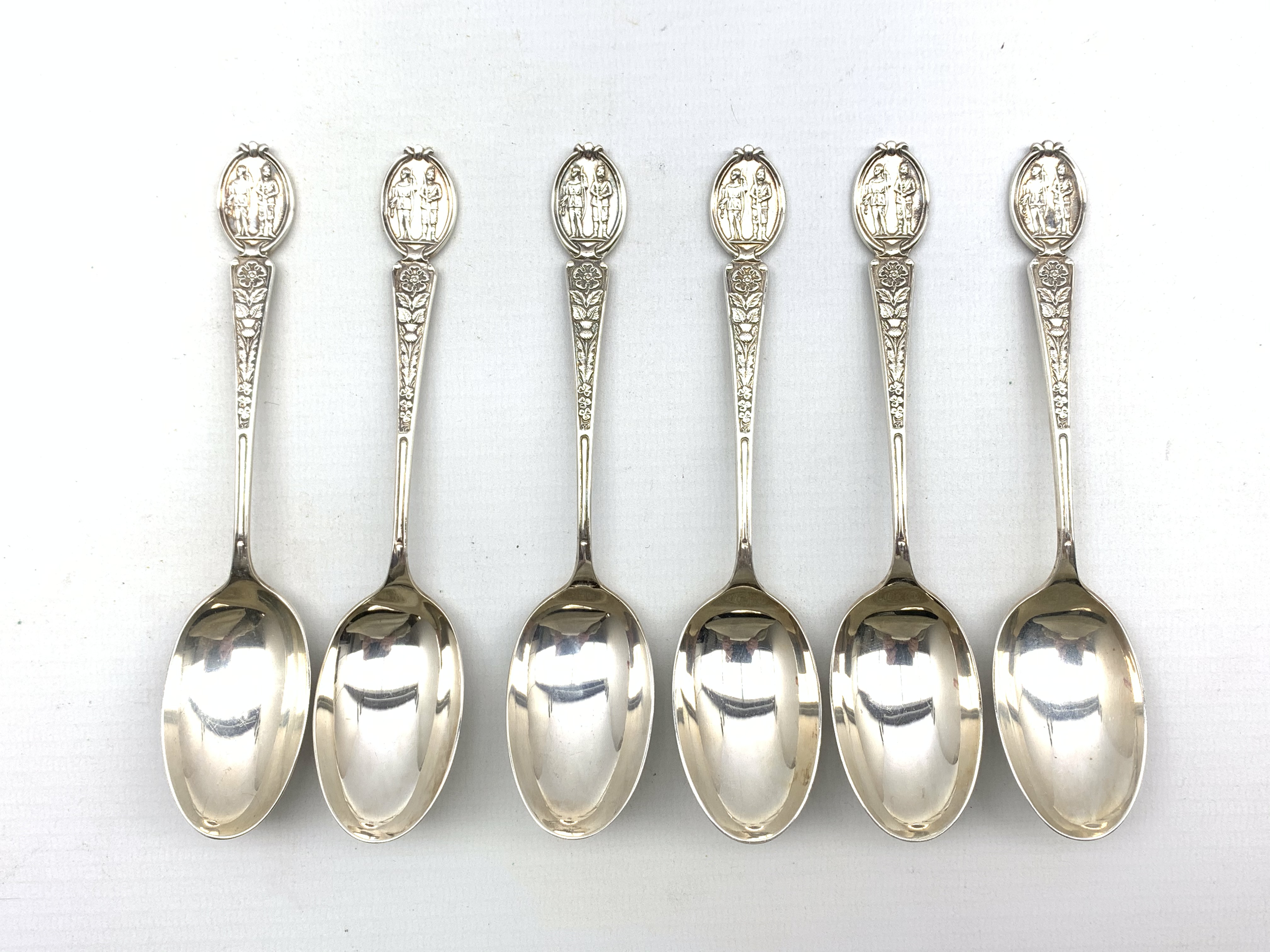 Set of six silver teaspoons the finials inscribed 'Cookham Rifle Club' Birmingham 1906 Maker - Bild 2 aus 2