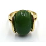 14ct gold oval cabochon jade ring,
