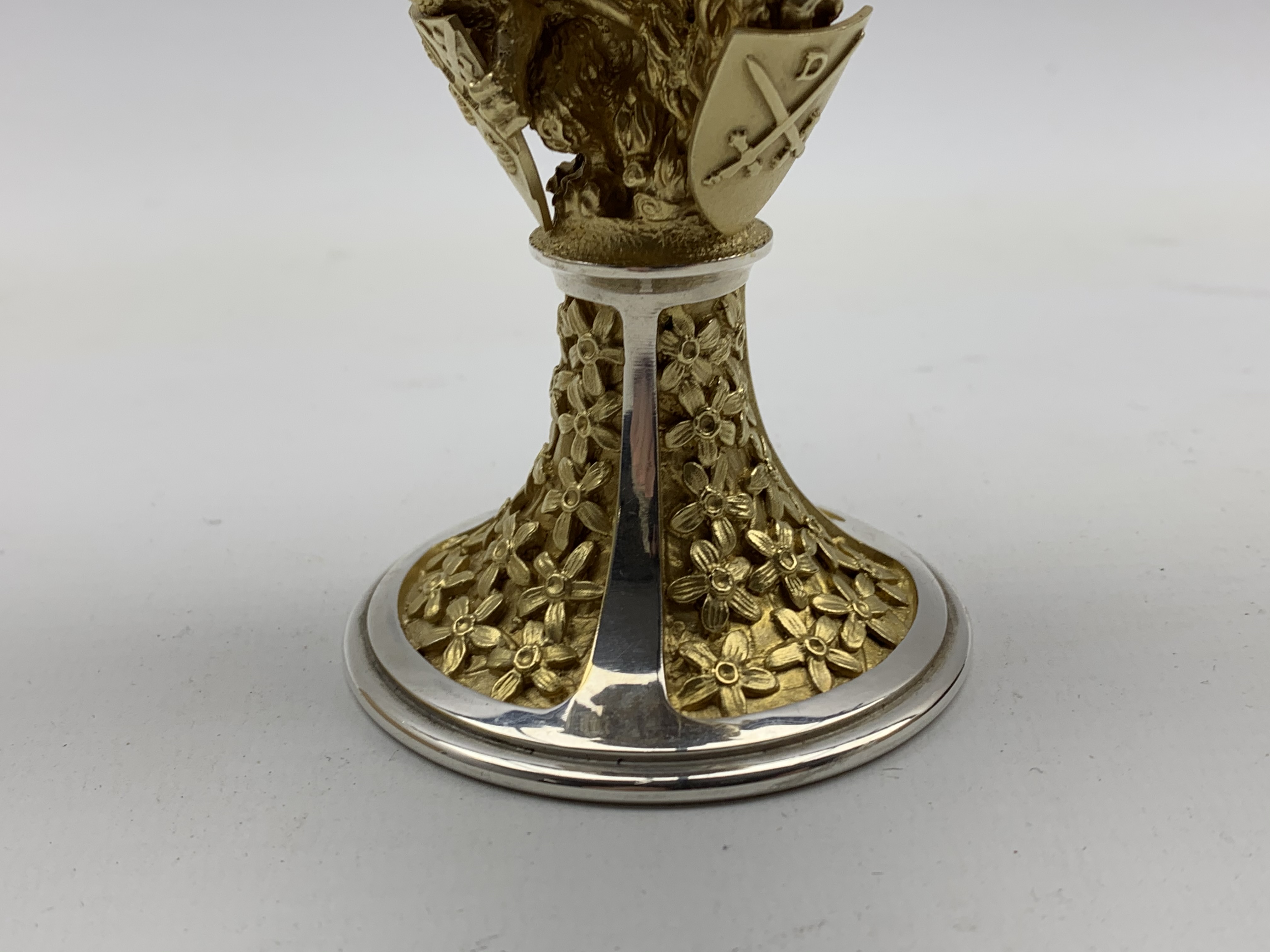 Elizabeth II silver and silver gilt limited edition goblet to commemorate the Royal Wedding in 1981 - Bild 3 aus 3