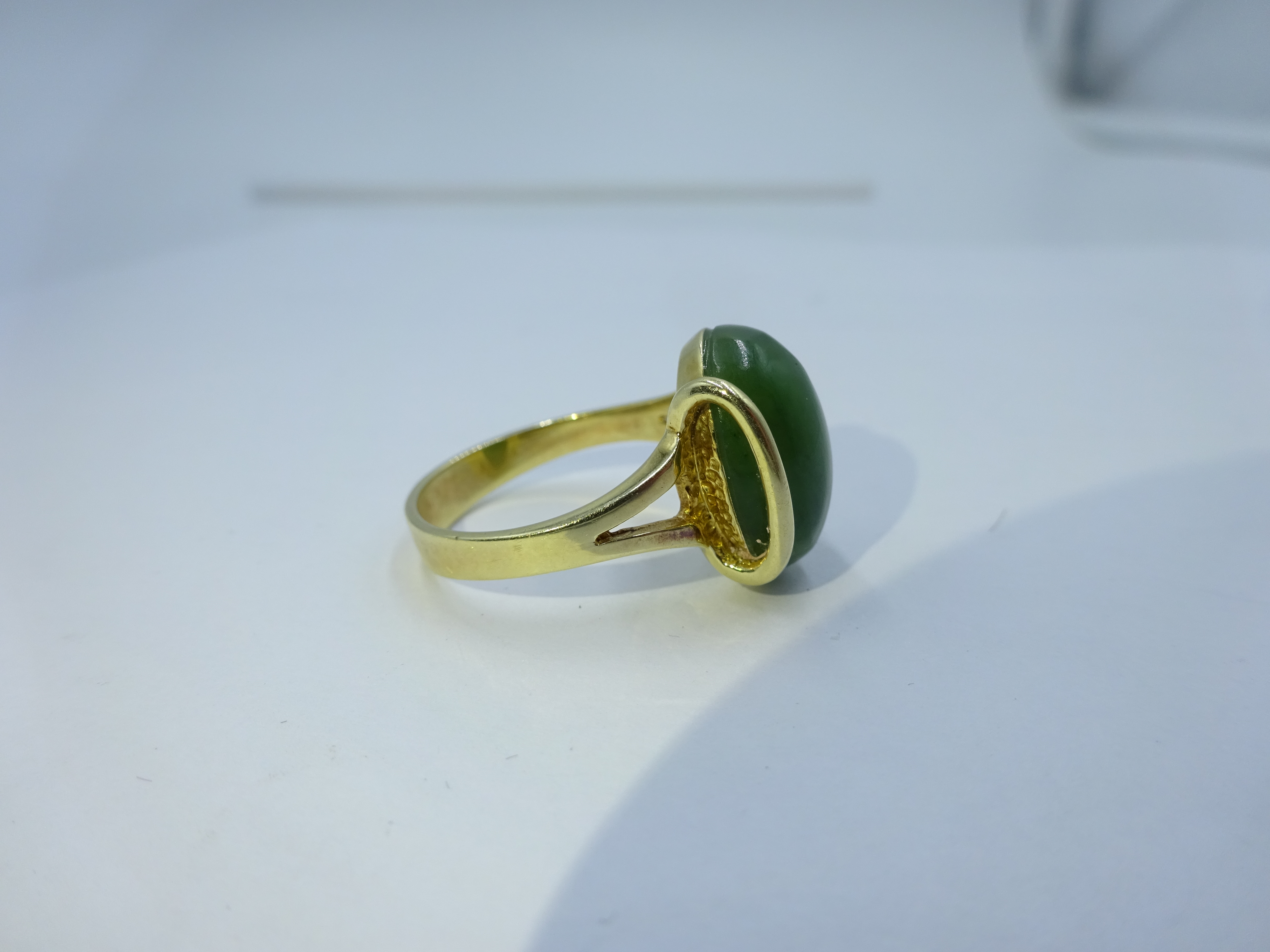 14ct gold oval cabochon jade ring, - Image 2 of 2