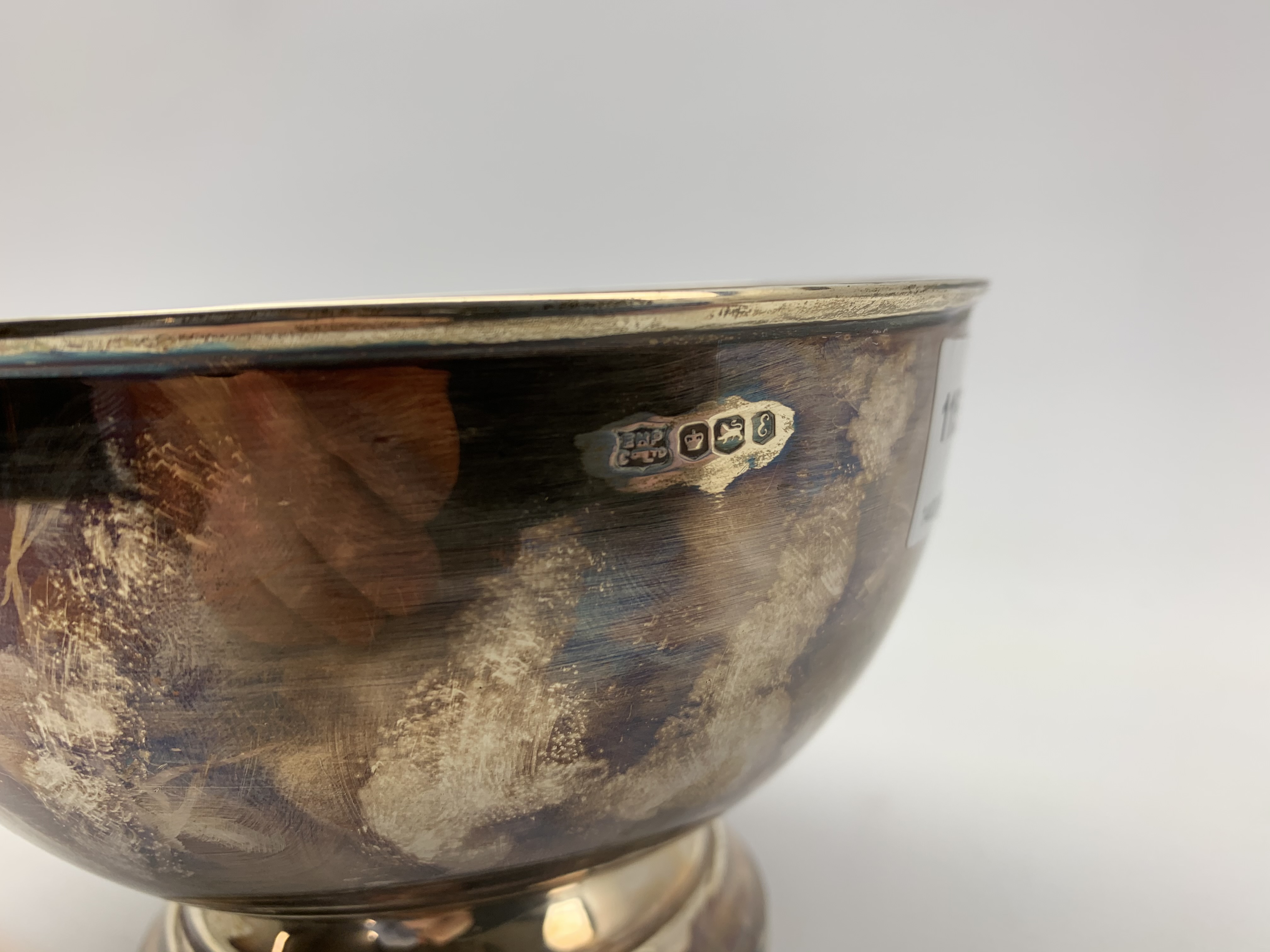 Silver circular bowl on a short pedestal foot D14cm x H9cm Sheffield 1972 7. - Bild 2 aus 2
