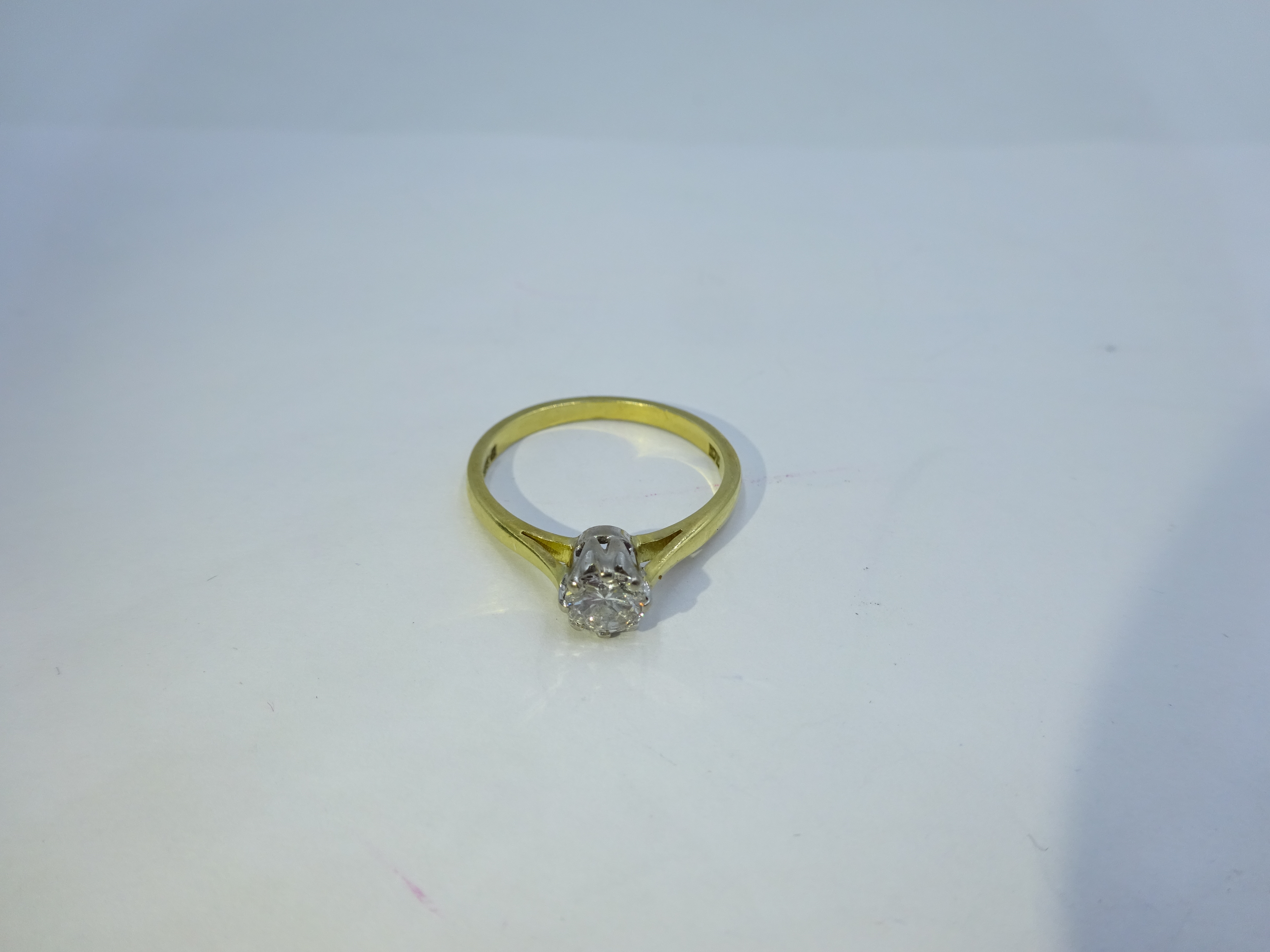 18ct gold single stone diamond ring hallmarked, diamond approx 0. - Image 2 of 2