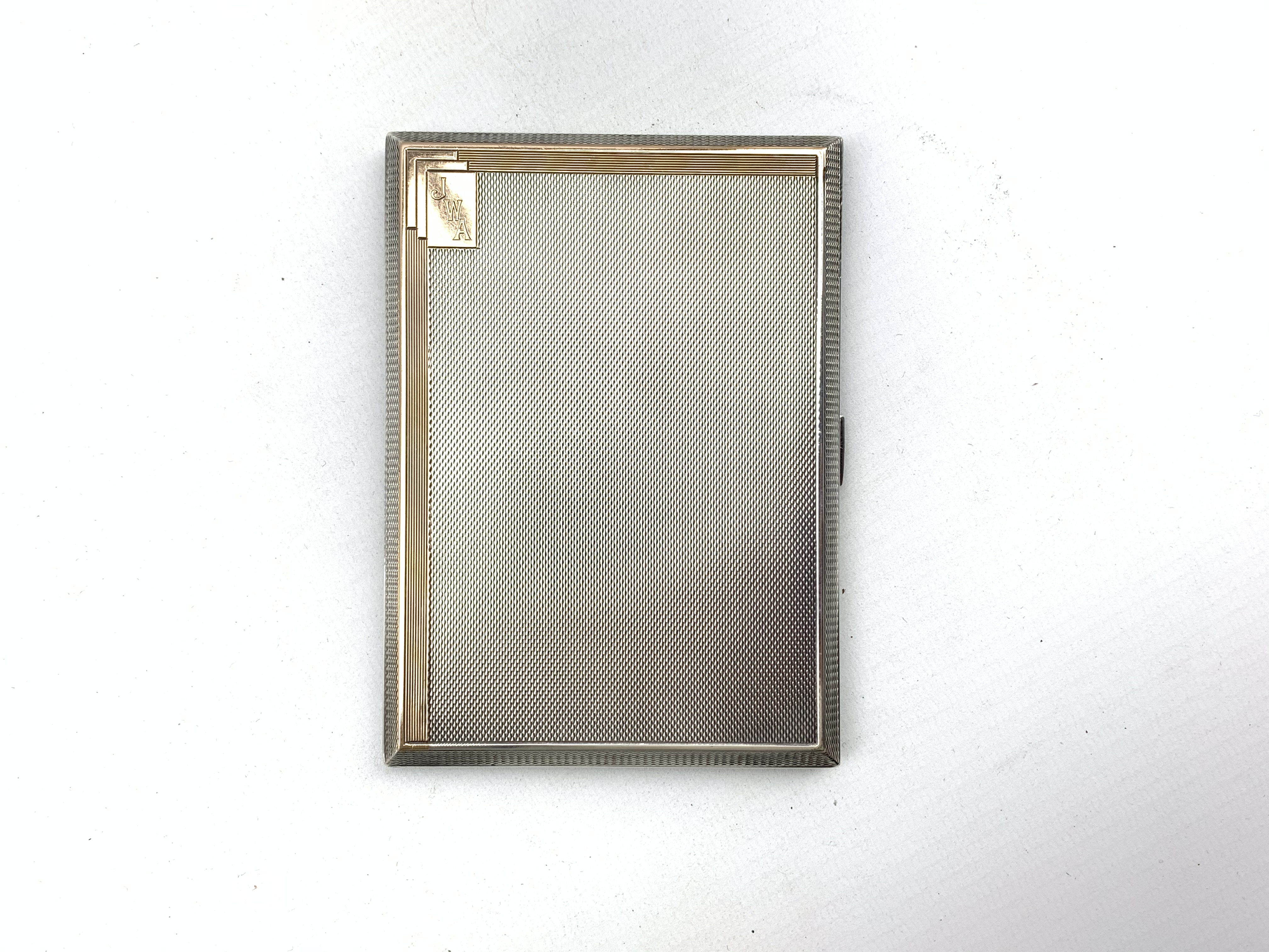 Engine turned silver cigarette case with gilded interior and inscription 'Portland Lodge, - Bild 2 aus 3