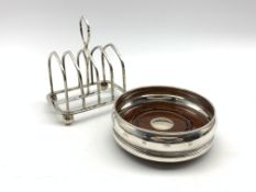 Silver four division toast rack of Gothic design Sheffield 1901 3.