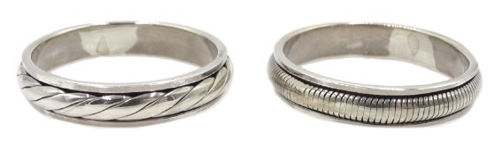 Two silver ring,