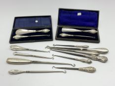 Cased silver handled shoe horn and button hook, Chester 1910,