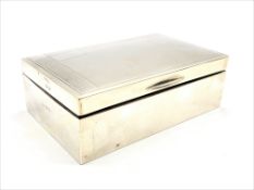 Silver cigarette box with engine turned cover W14cm Birmingham 1951 Condition Report &