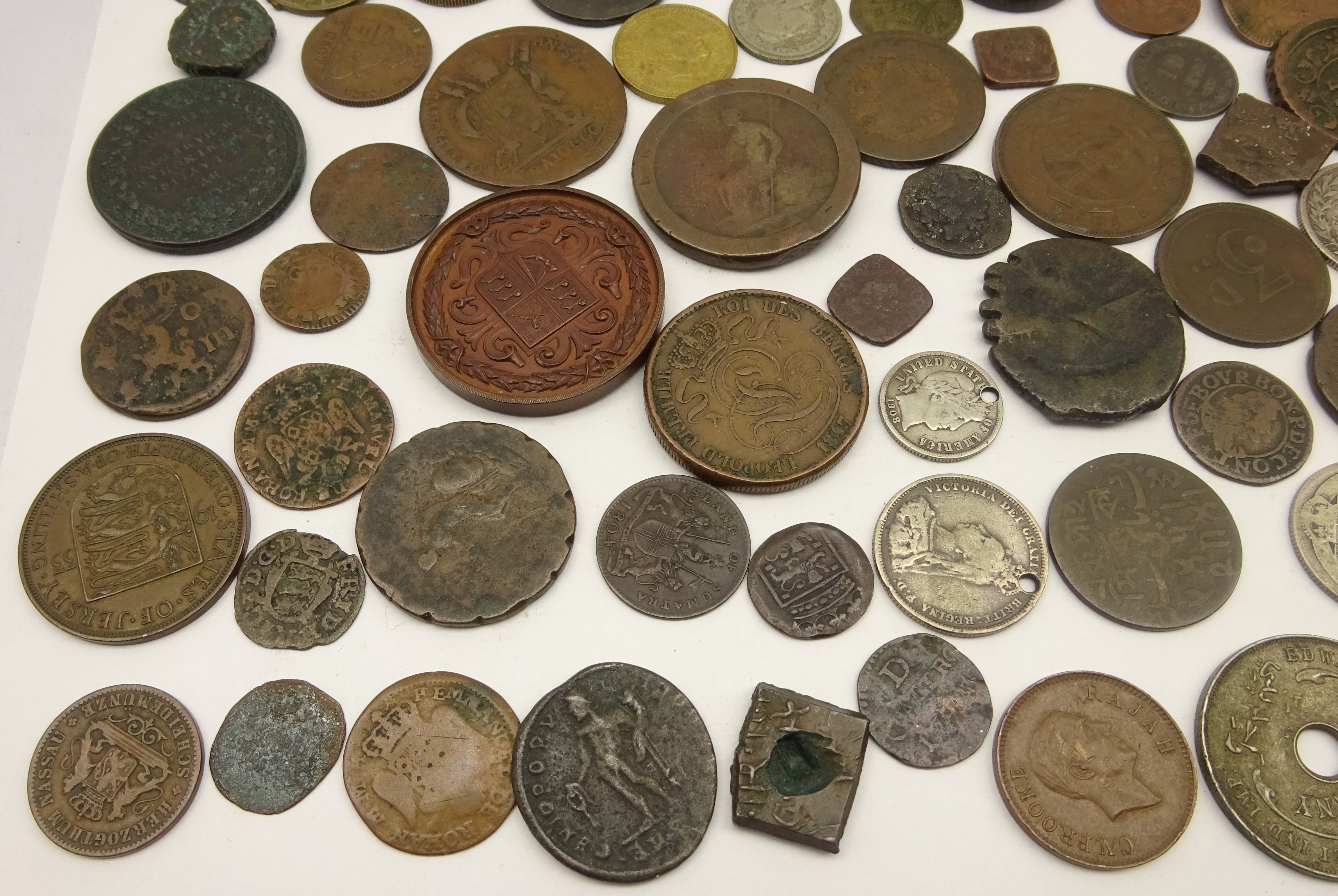 Mixed collection of Great British and World coinage including silver hammered coin, - Image 9 of 10