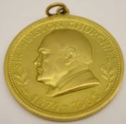 Hallmarked 9ct gold 'Winston Churchill 1874-1965' commemorative medal, with loop attachment,