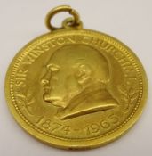 Hallmarked 18ct gold 'Winston Churchill 1874-1965' commemorative medal, with loop attachment,