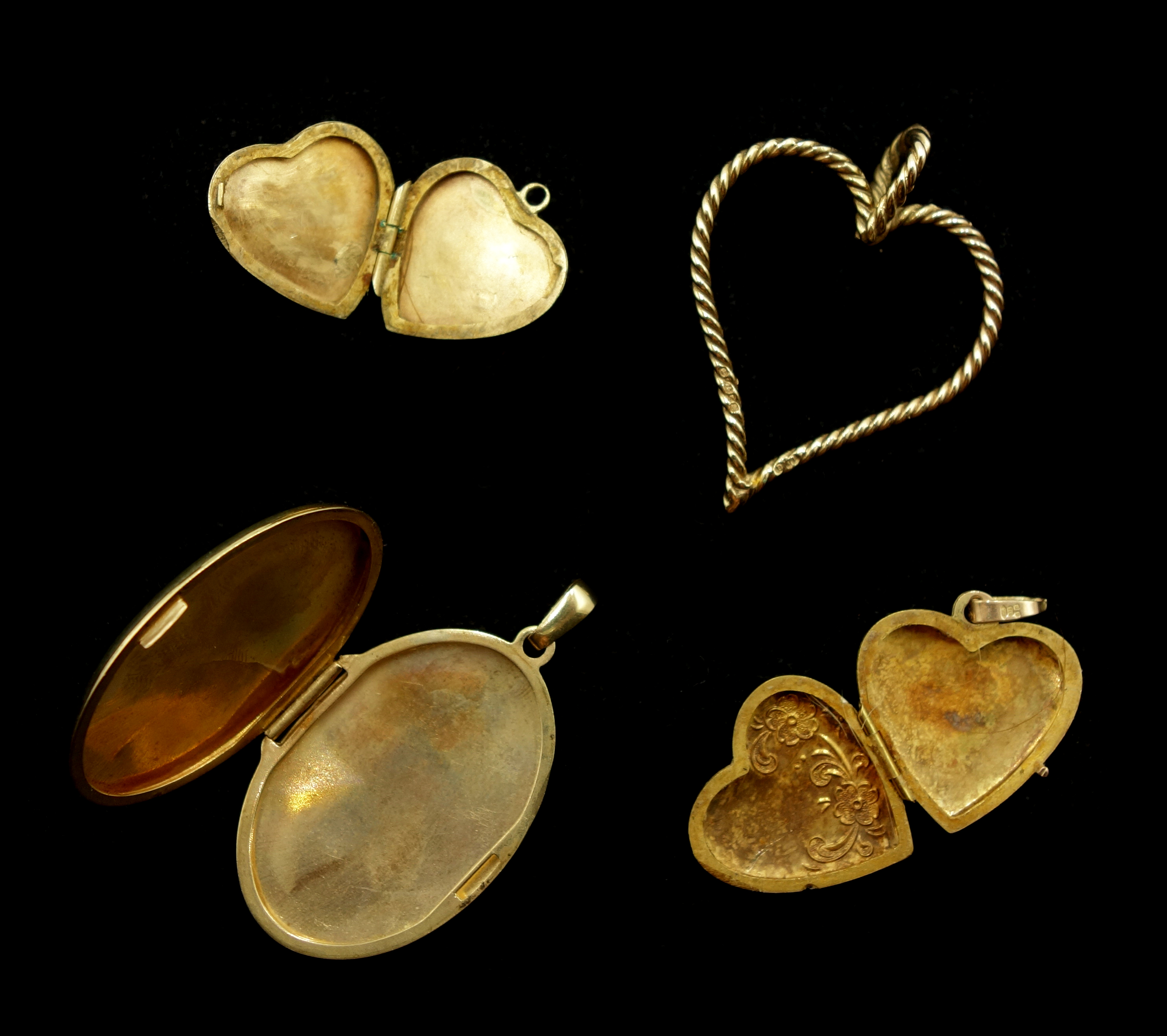 Gold rope twist heart pendant and three gold locket pendants, all hallmarked 9ct, approx 10. - Image 2 of 2