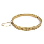 9ct gold hinged bangle hallmarked, approx 9.