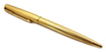 Parker 61 Presidential 18ct gold ballpoint pen, engine turned decoration, London 1964,