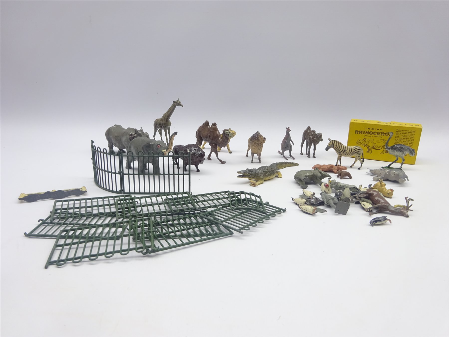 Over thirty die-cast wild and zoo animals by Britains etc including boxed Britains Indian - Image 2 of 2