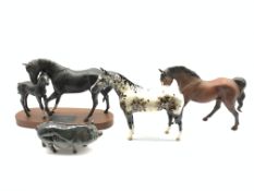 Beswick matt group of two horses 'Black Beauty and Foal' on wooden stand,