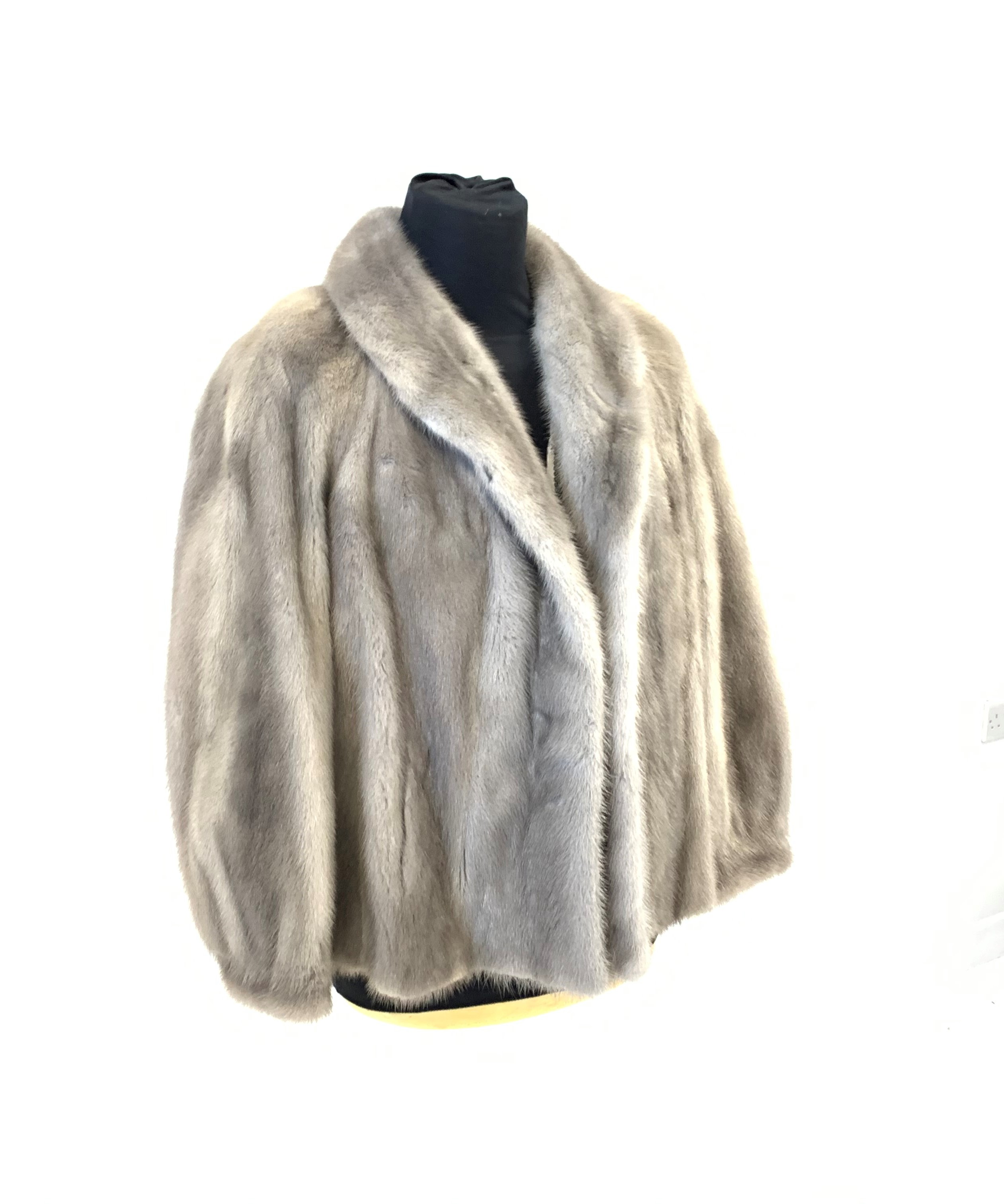 Grey mink evening cocktail jacket, - Image 2 of 4