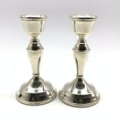 Pair of silver candlesticks on circular bases H14cm Birmingham 1972 by Broadway & Co