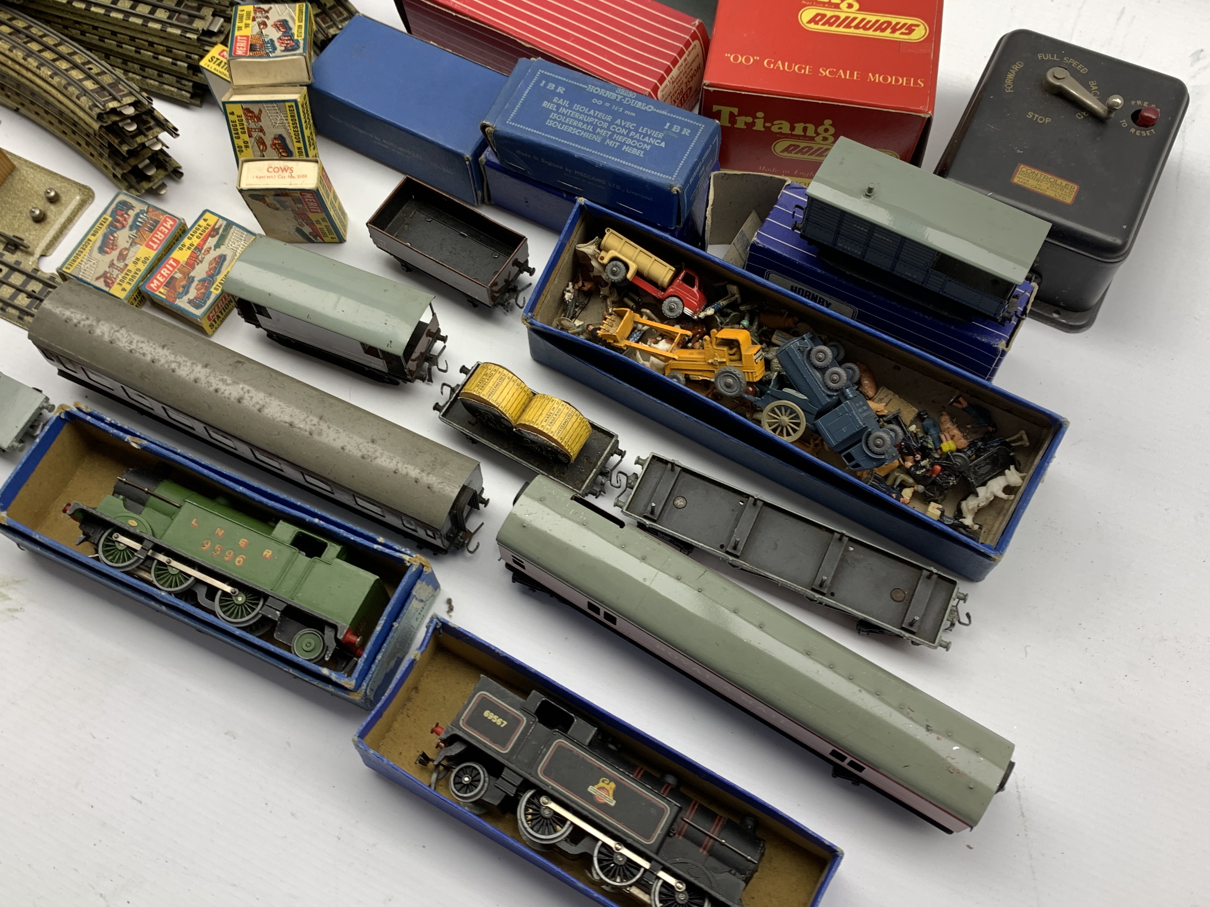 Quantity of Hornby Dublo OO gauge three rail model railway including 0-6-2 tank locomotive 69567, - Image 2 of 4