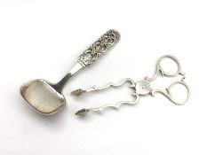 Pair of Geo. lll style silver scissor action sugar nips, Birmingham 1906 Maker George Unite and a D