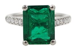 Platinum Zambian emerald with diamond set shoulders, hallmarked, emerald 3.13 carat with certificat