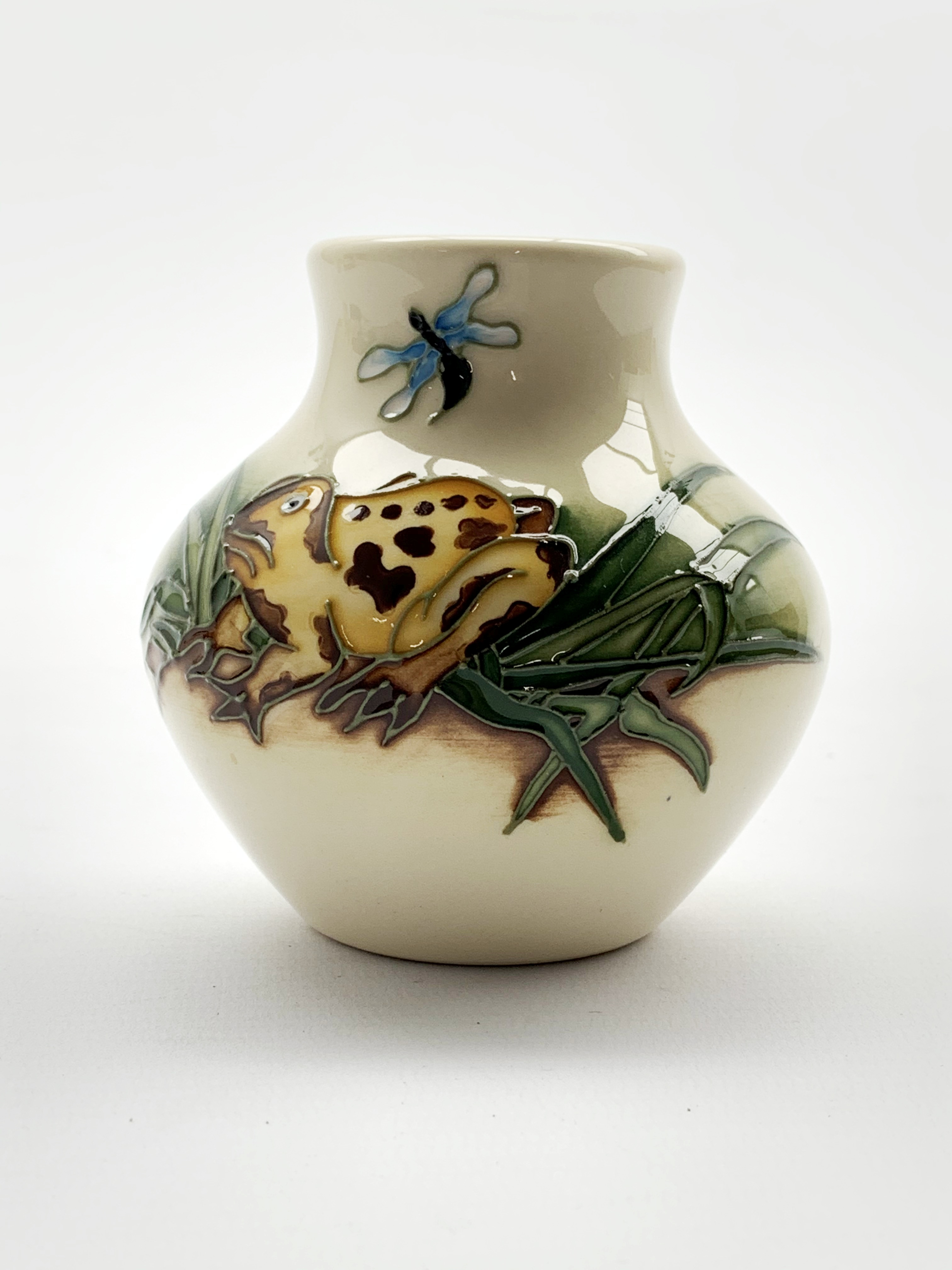 Moorcroft Frog and Dragonfly pattern vase designed by Kerry Goodwin 2009 H8cm - Image 5 of 5