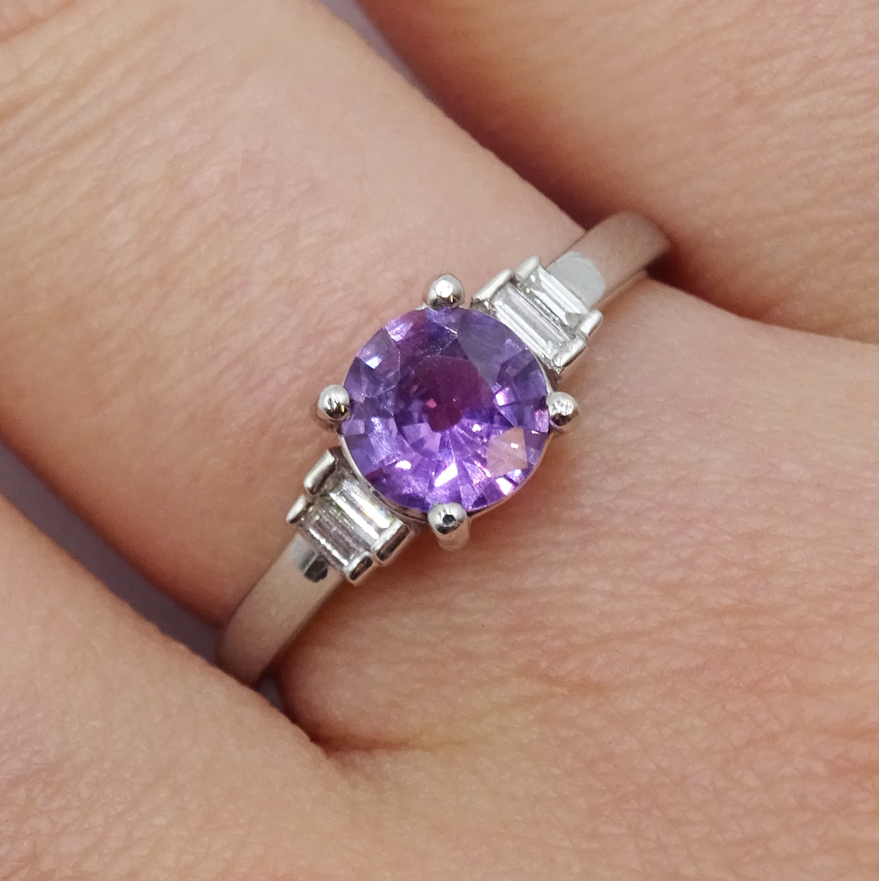 18ct white gold fancy purple sapphire ring, with baguette diamond shoulders, hallmarked - Image 5 of 7