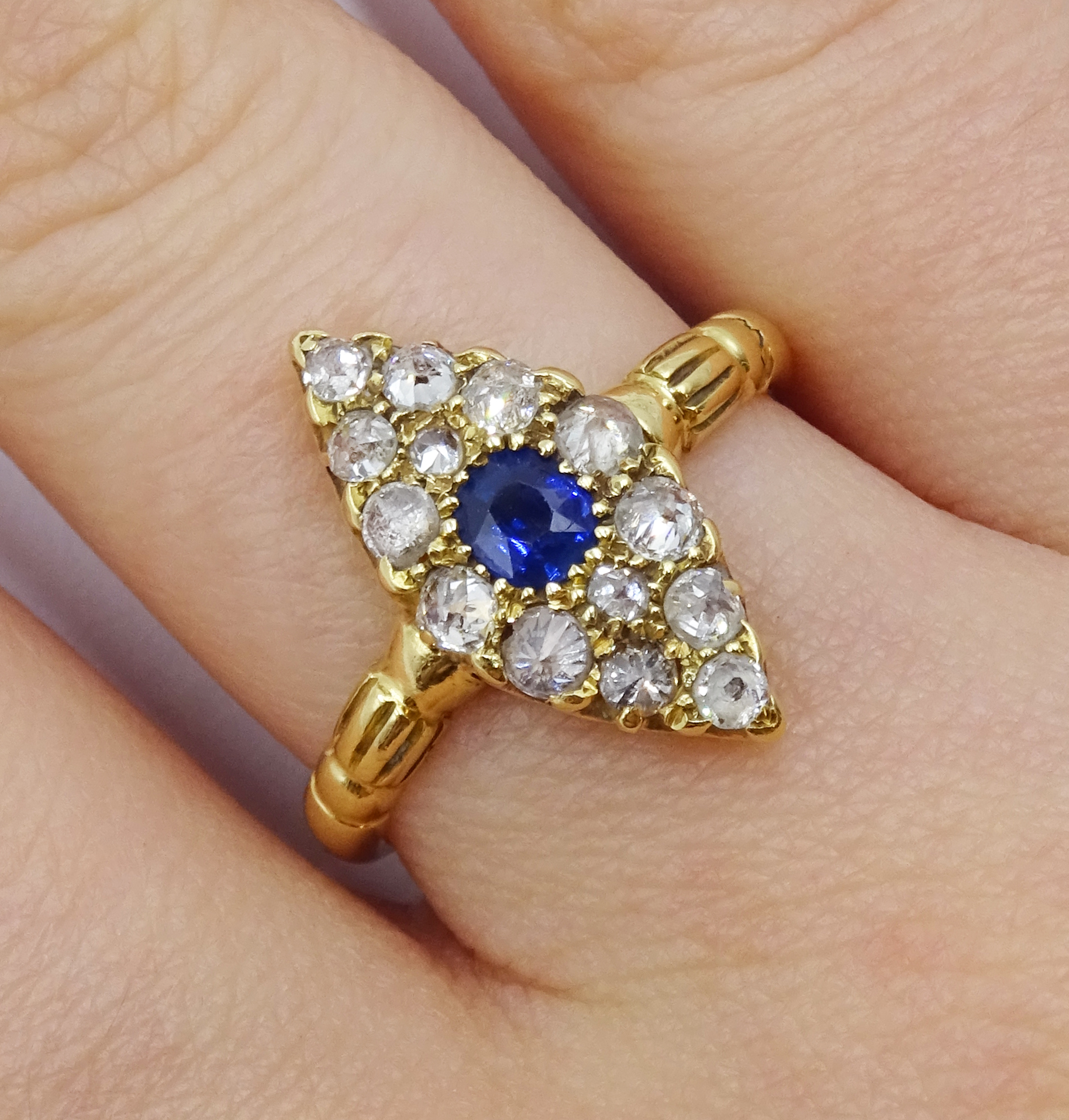 18ct gold diamond and sapphire marquise shaped ring, hallmarked - Image 5 of 7
