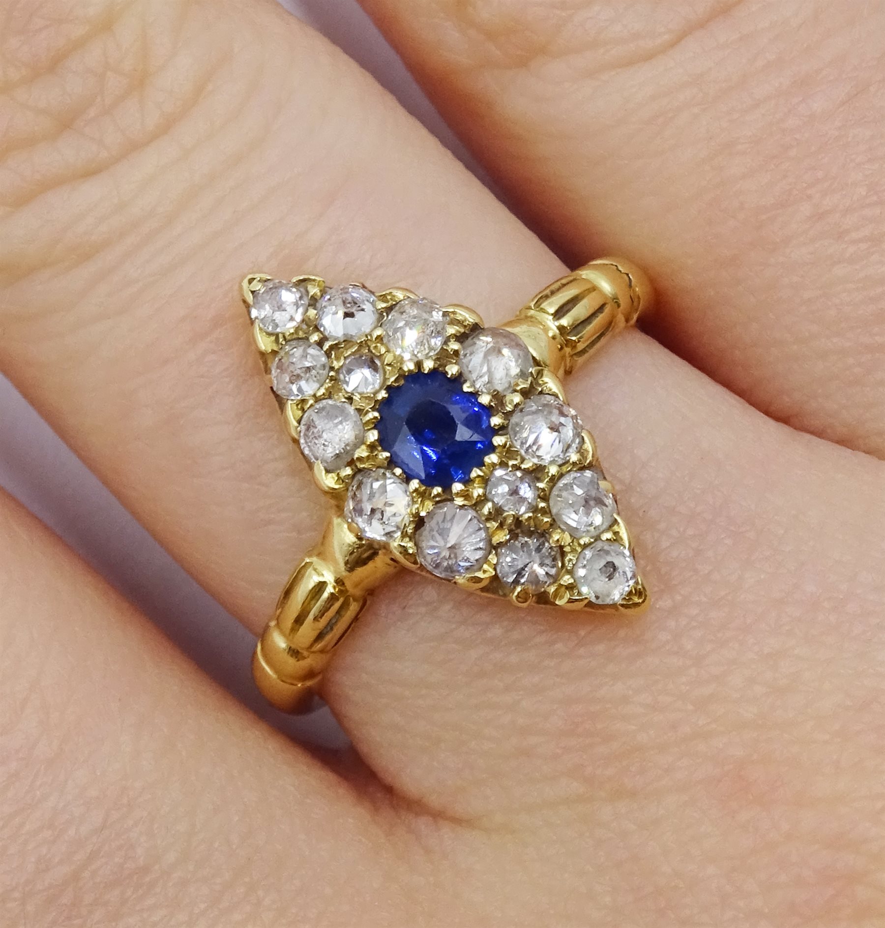 18ct gold diamond and sapphire marquise shaped ring, hallmarked - Image 2 of 7