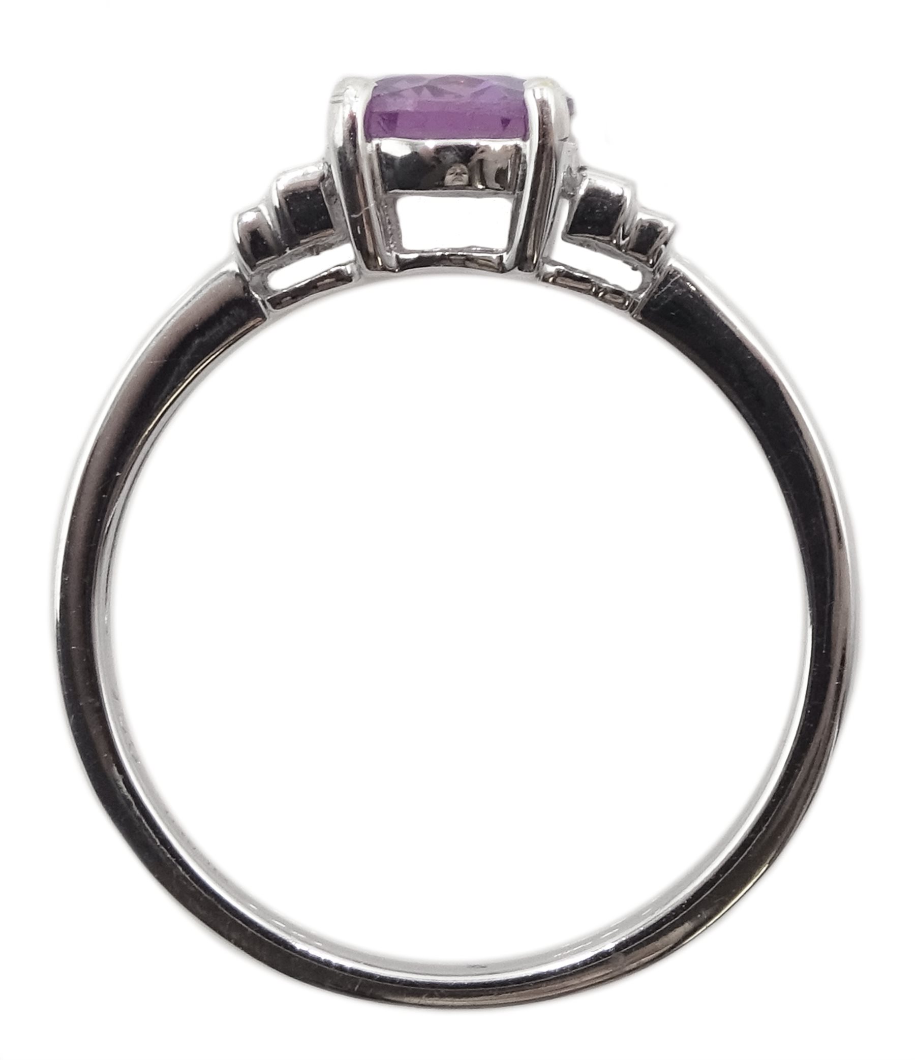 18ct white gold fancy purple sapphire ring, with baguette diamond shoulders, hallmarked - Image 4 of 7