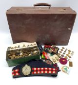 Various military items including an Argyll and Sutherland Highlanders Glengarry, assorted buttons, b